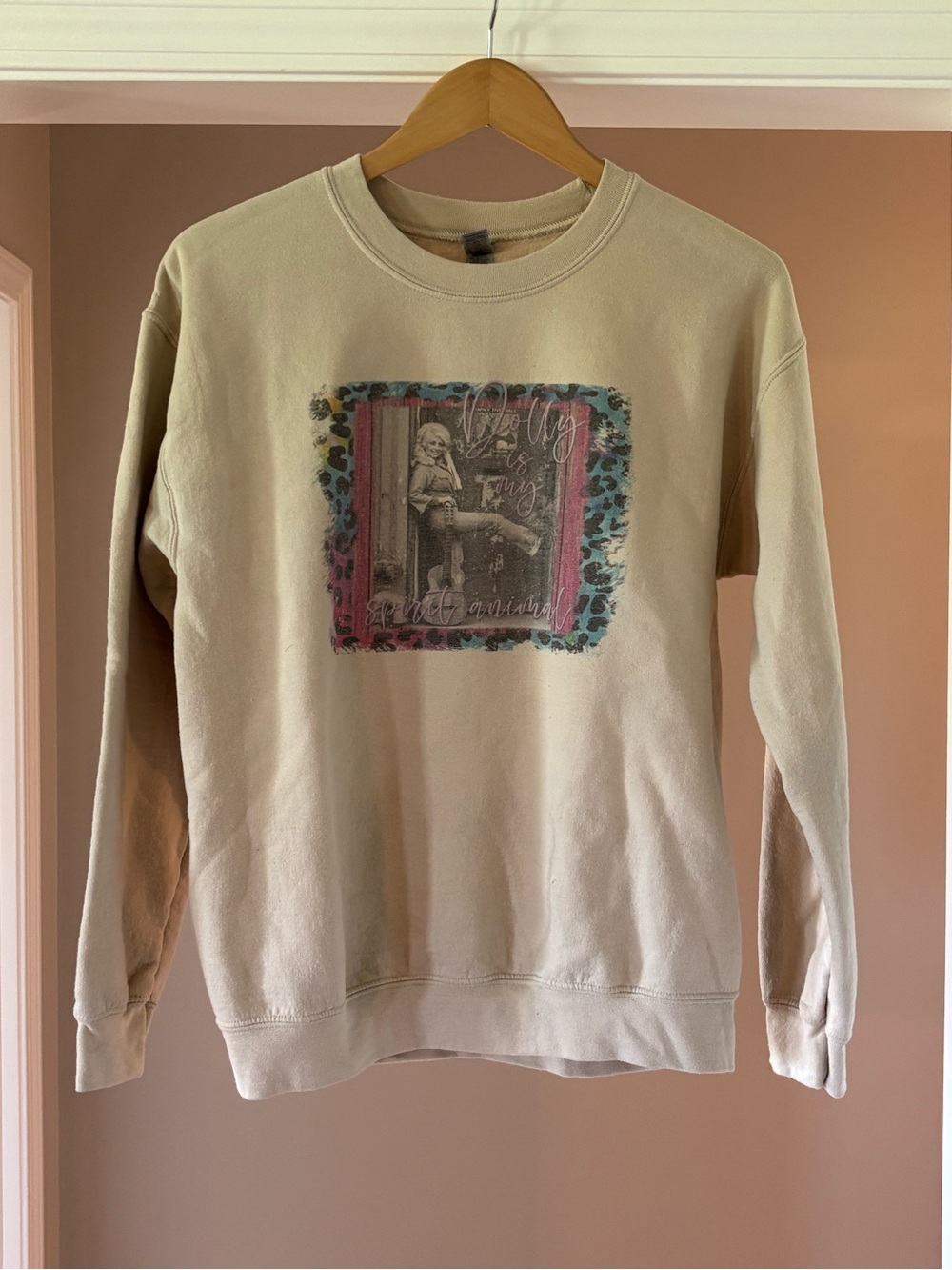 Dolly Parton Beige Graphic Crewneck Sweatshirt